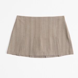 Abercrombie & Fitch mid rise pleated skirt